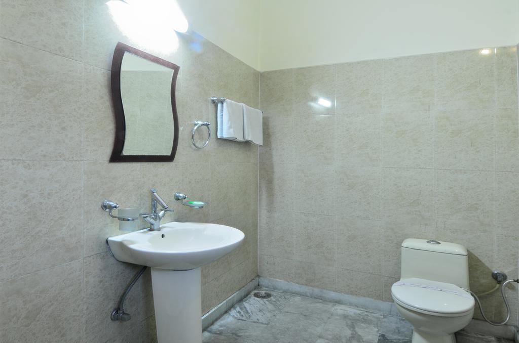 Hotel Roopa International Amritszár Kültér fotó