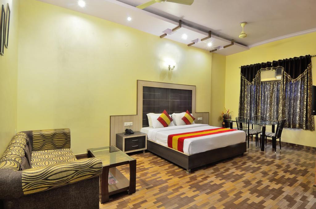 Hotel Roopa International Amritszár Kültér fotó