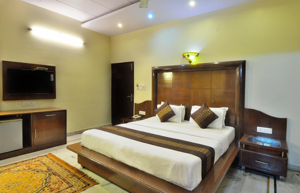 Hotel Roopa International Amritszár Kültér fotó
