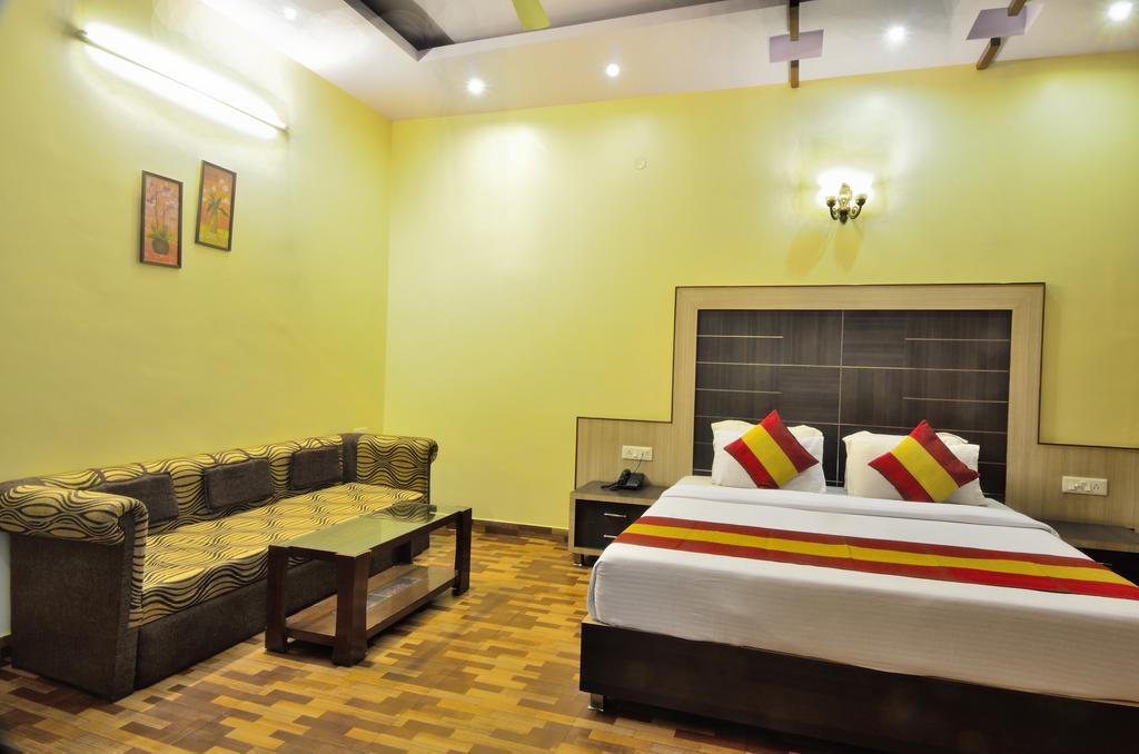 Hotel Roopa International Amritszár Kültér fotó