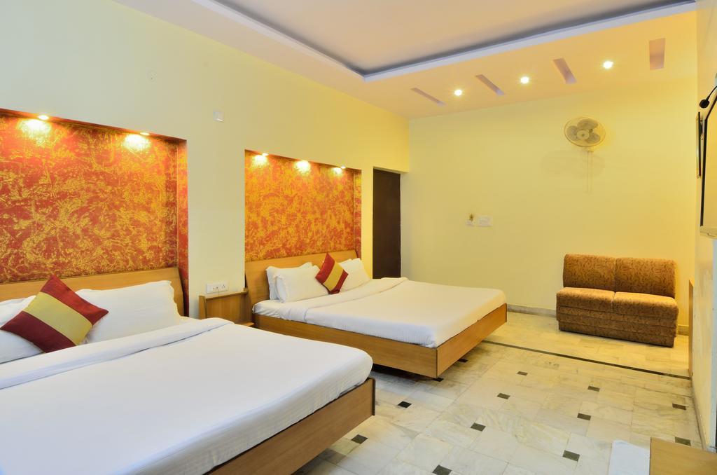 Hotel Roopa International Amritszár Kültér fotó