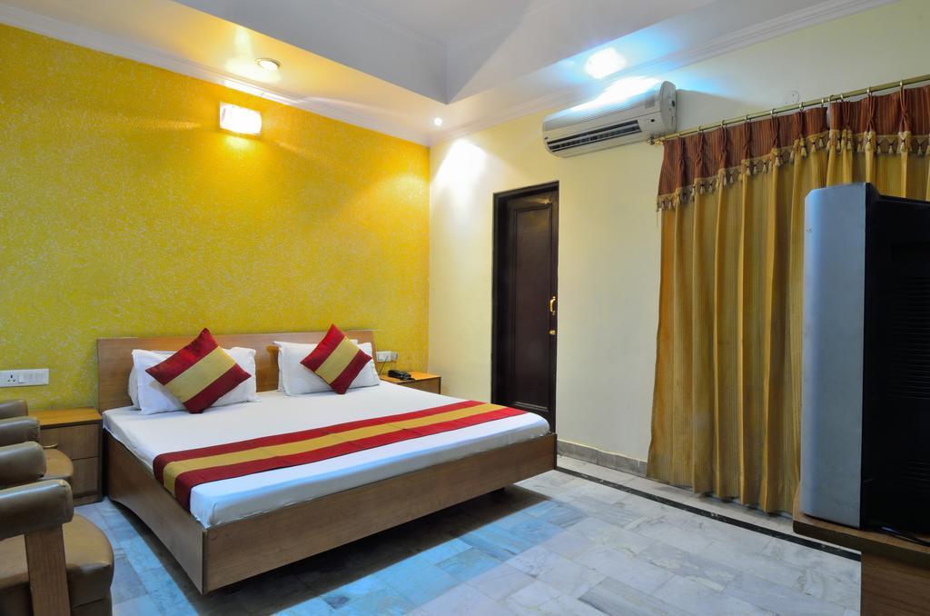 Hotel Roopa International Amritszár Kültér fotó